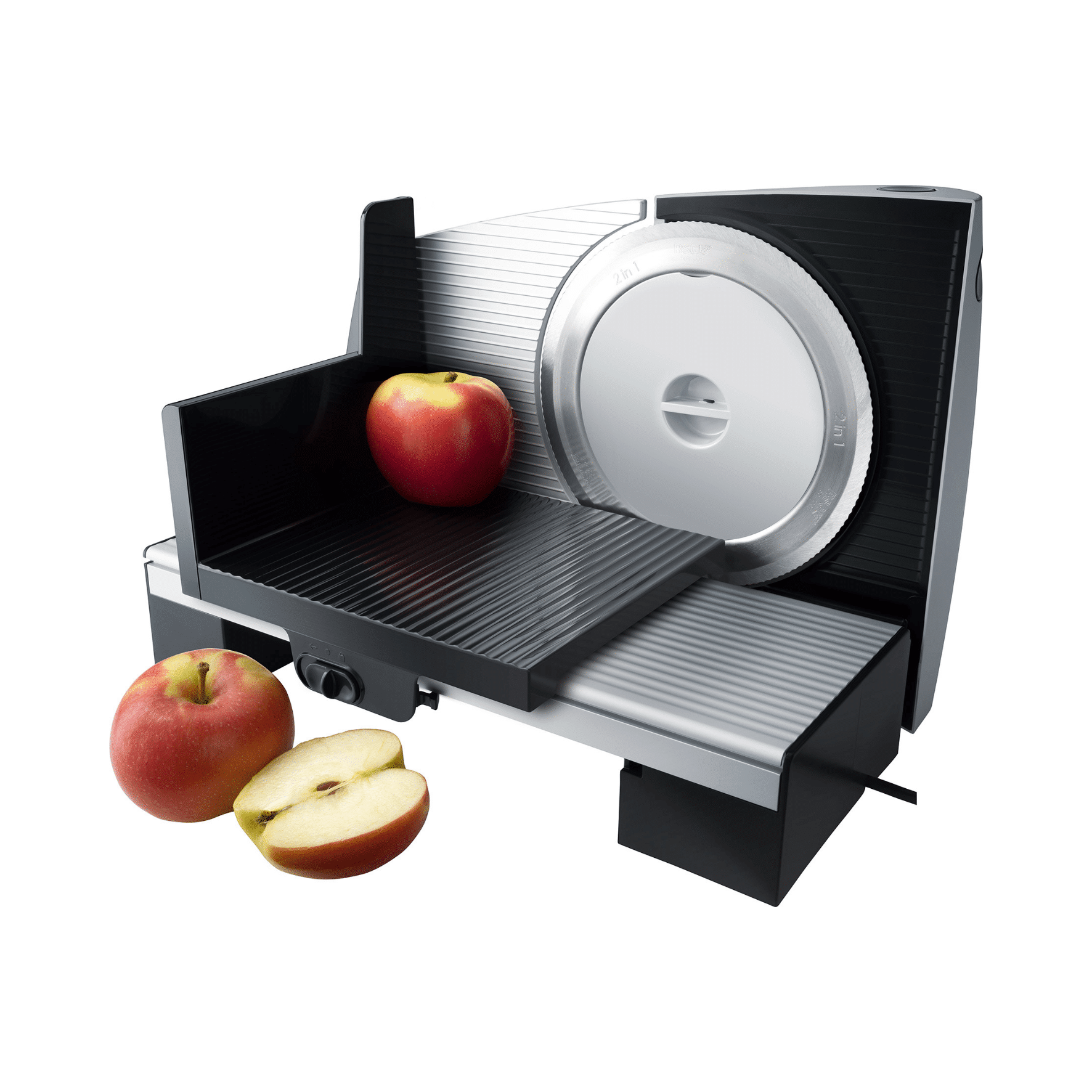 Allesschneider von Steba mit scharfer Klinge, Apfel auf dem Schneidebrett und geschnittenem Apfel daneben.