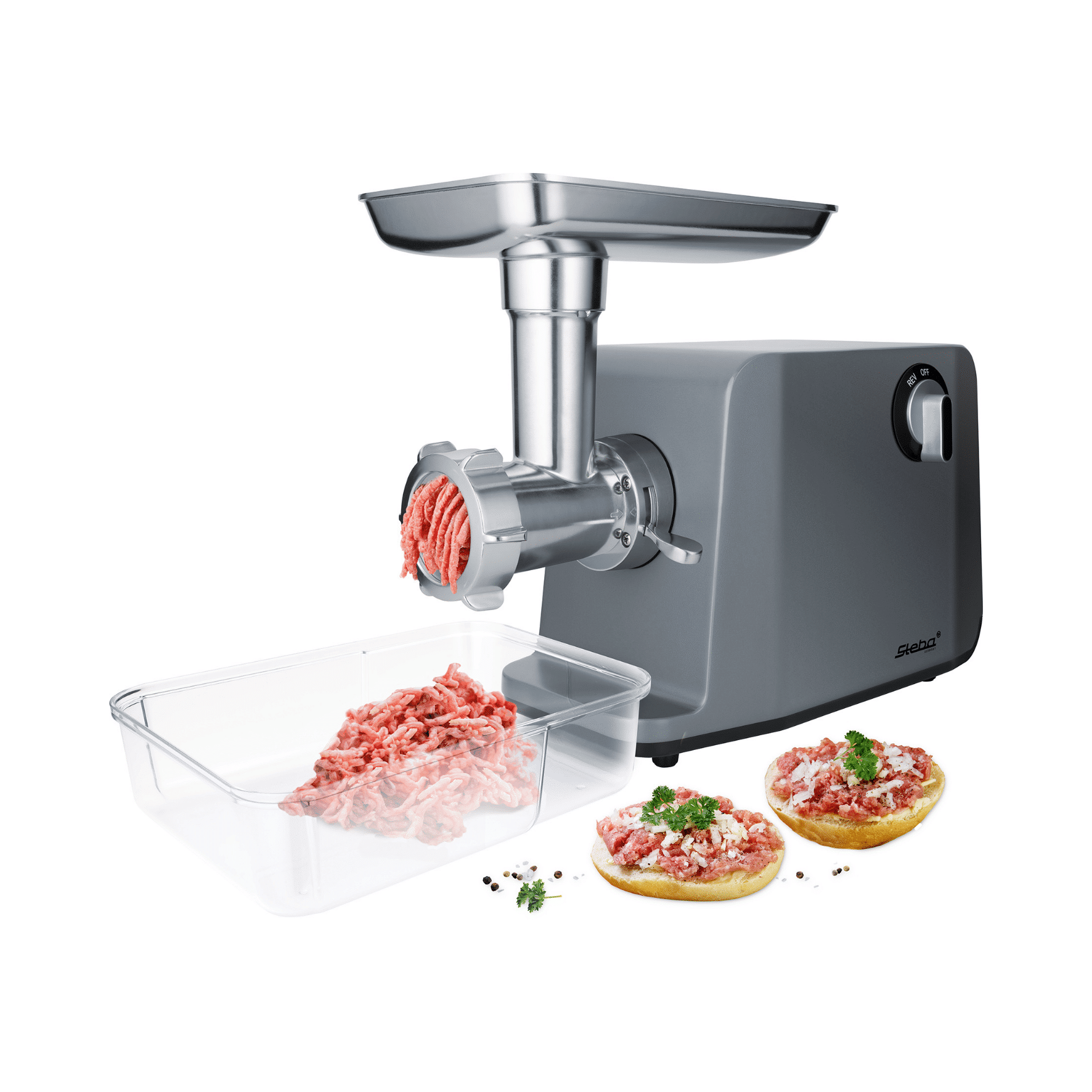 Steba MG 3000 Profi Fleischwolf mit Edelstahl-Aufsatz, frischem Hackfleisch in einer Schüssel und belegten Brötchen im Vordergrund.