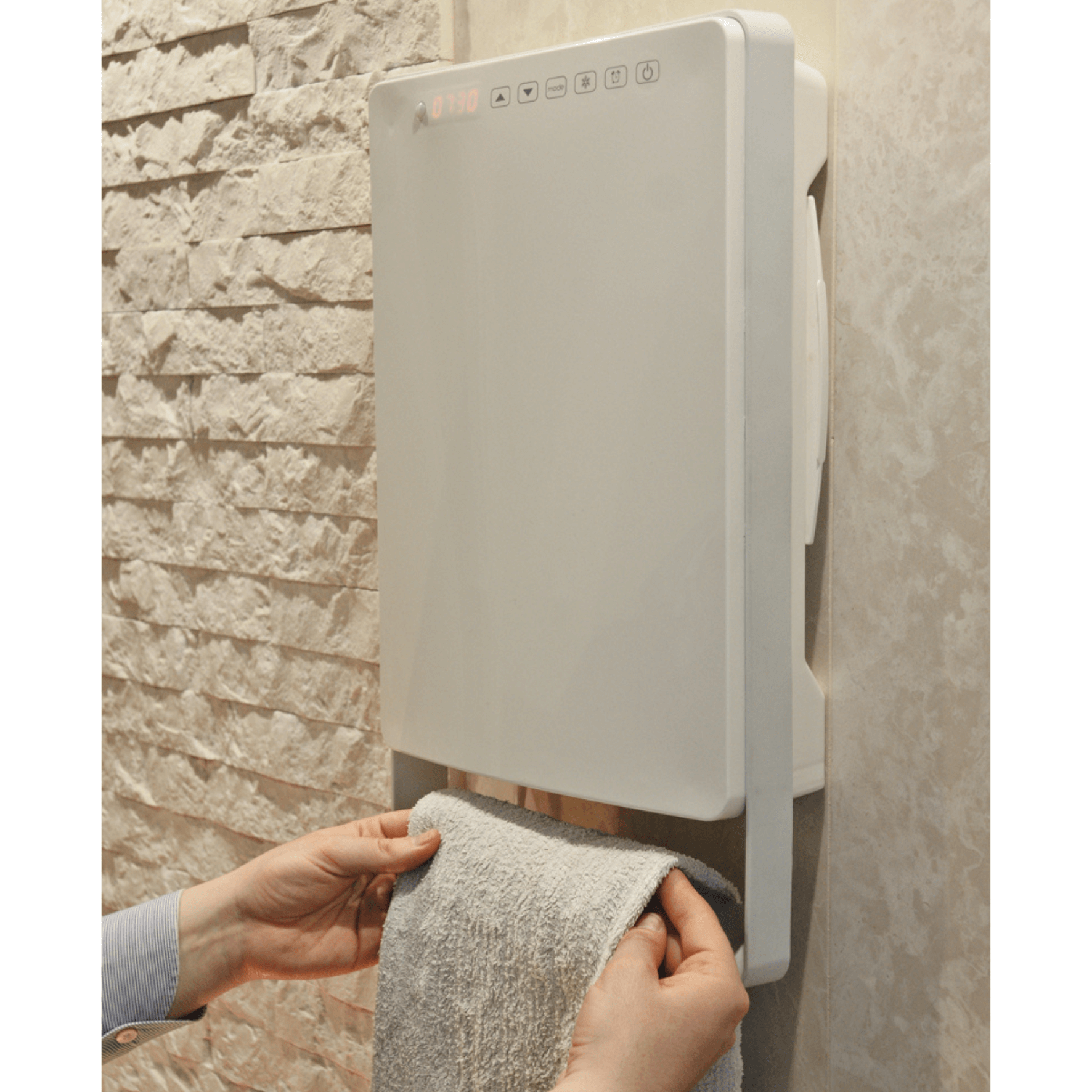 Wandmontierter Bad-Schnellheizer von Steba mit digitaler Steuerung, ideal zum schnellen Trocknen von Handtüchern.