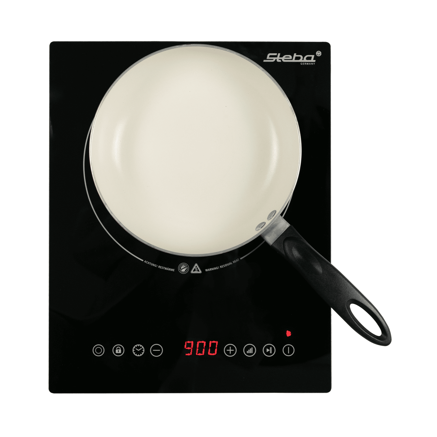 Induktionskochfeld von Steba mit einer weißen Pfanne, Temperaturanzeige auf 900°C und digitalen Bedienelementen.