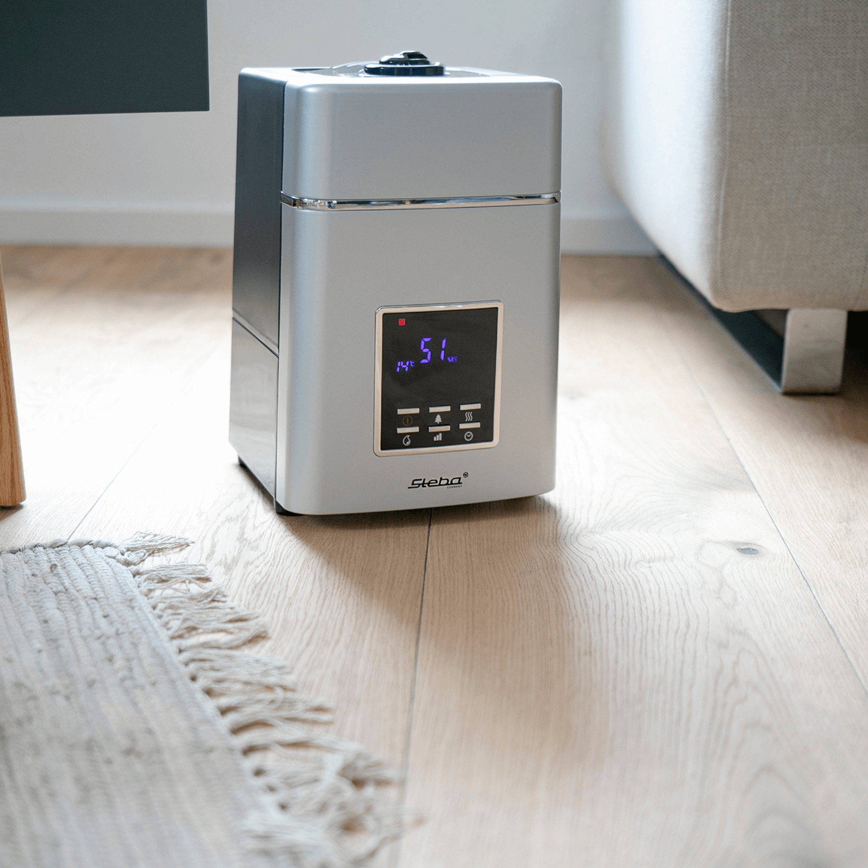 Luftbefeuchter Steba LB5 mit digitalem Display, Temperaturanzeige und Tastenbedienung, in modernem Design.