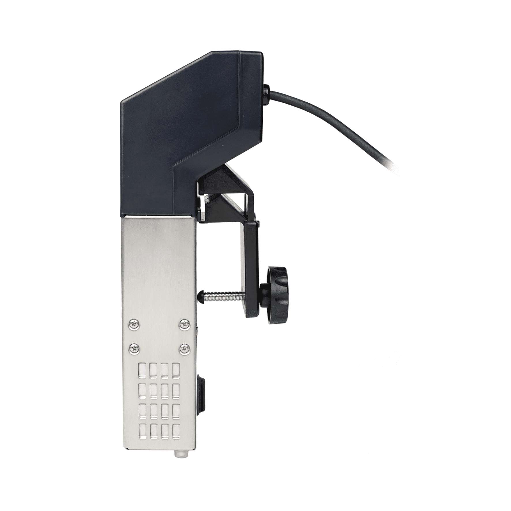 Sous Vide Garer von Steba, seitliche Ansicht mit Edelstahl- und Kunststoffgehäuse, verstellbare Halterung und Stromkabel.