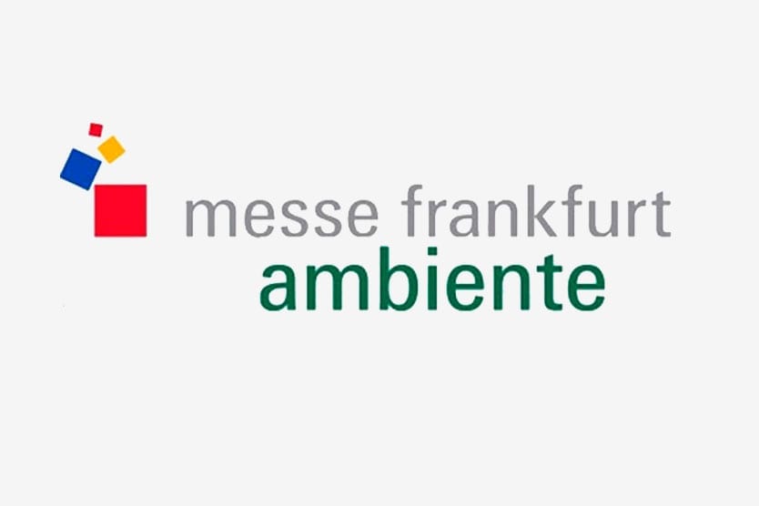 Logo der Messe Frankfurt Ambiente mit geometrischen Formen in Rot, Blau und Gelb sowie dem Schriftzug in Grau und Grün.
