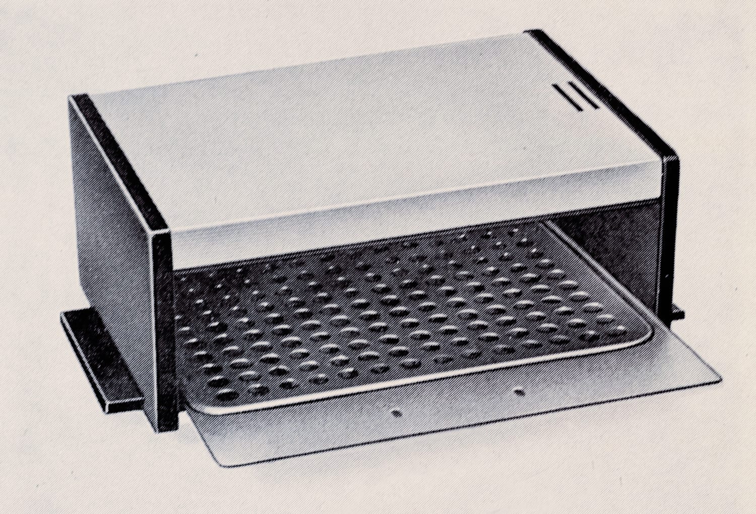 STE D Infrarot-Tischgrill mit perforierter Grillfläche und herausziehbarem Ablageblech für gleichmäßiges Grillen.