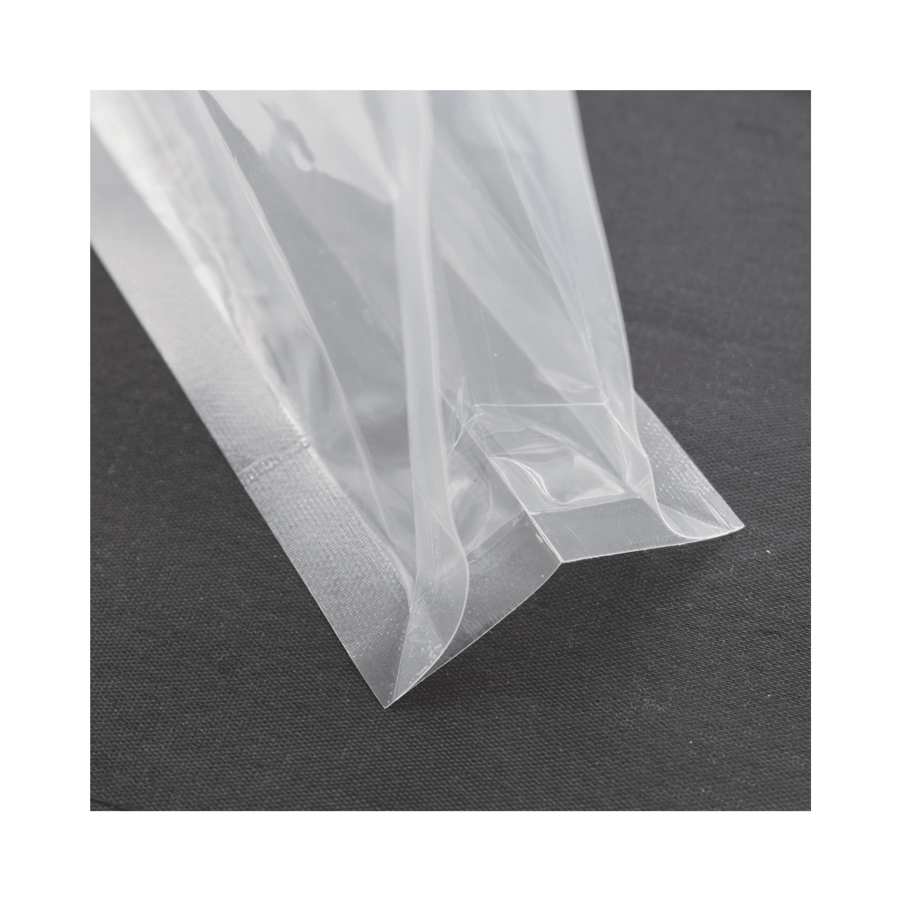 Transparenter Vakuumbeutel mit stabilem Boden für Kammervakuumierer von Steba, ideal zum Verpacken von Lebensmitteln.