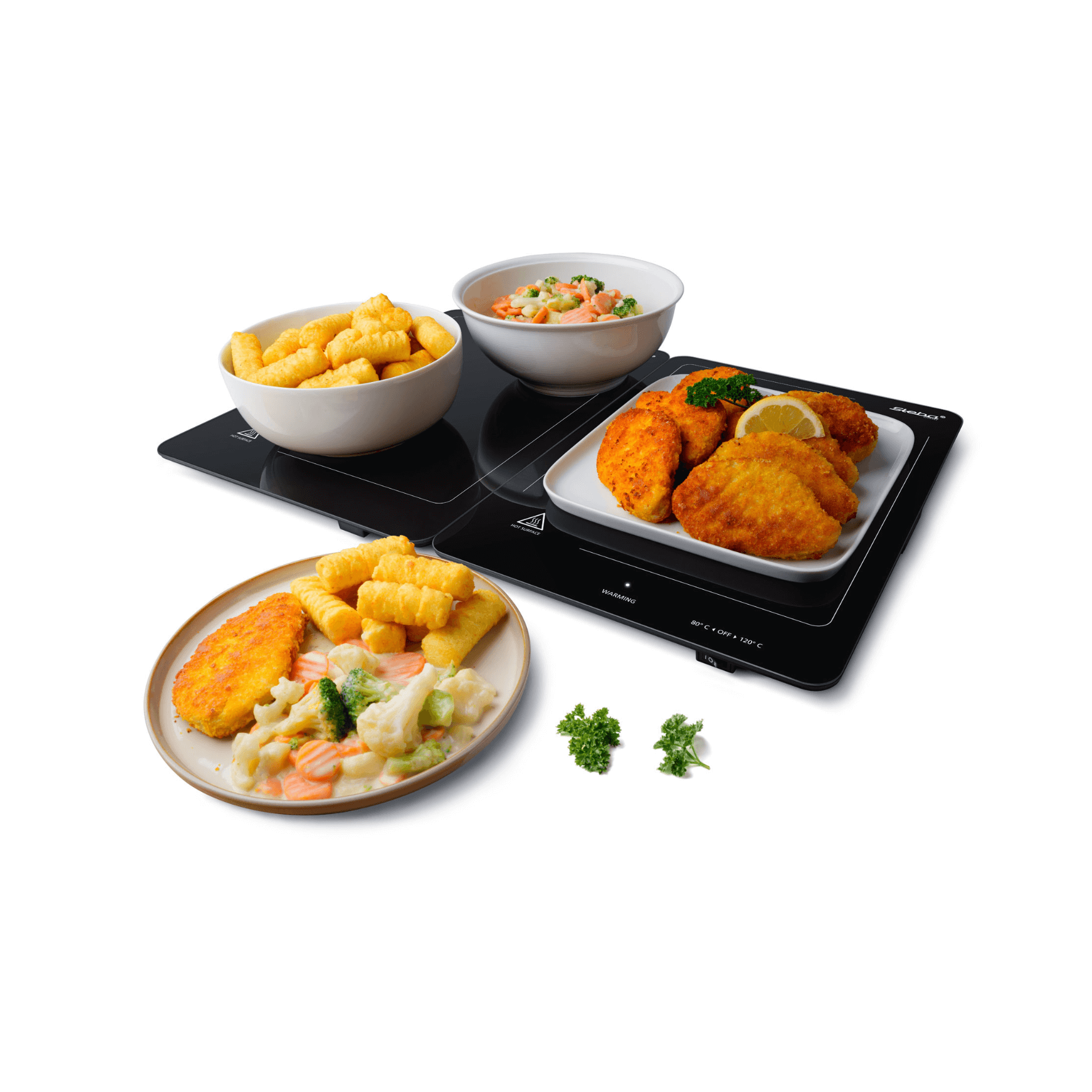Zwei Warmhalteplatten von Steba mit verschiedenen Speisen: gebratenes Fischfilet, Pommes und ein Gemüsegericht in Schalen.
